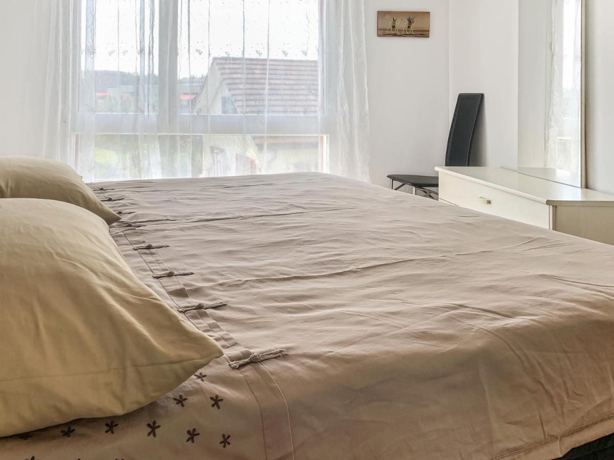 Haus Zur Lilie Hotel Hinwil Bagian luar foto