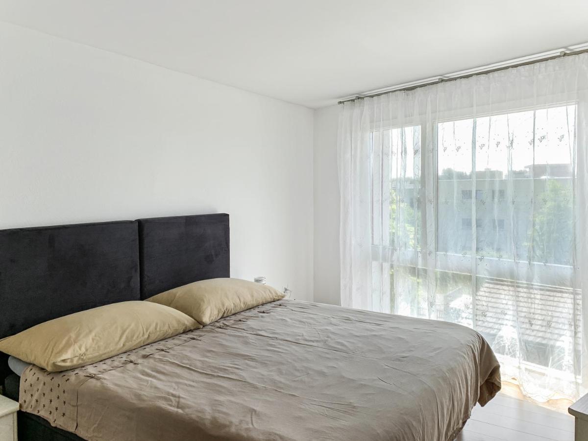 Haus Zur Lilie Hotel Hinwil Bagian luar foto