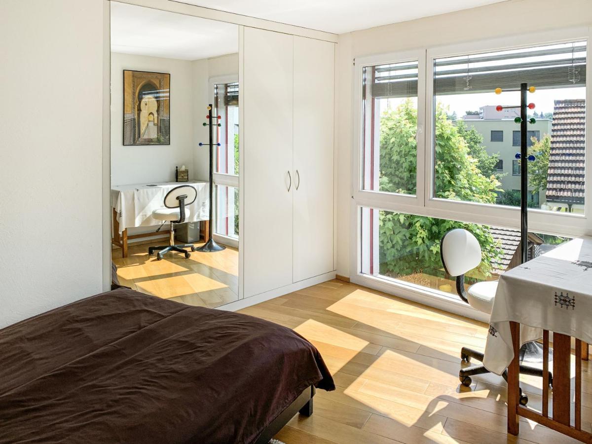 Haus Zur Lilie Hotel Hinwil Bagian luar foto